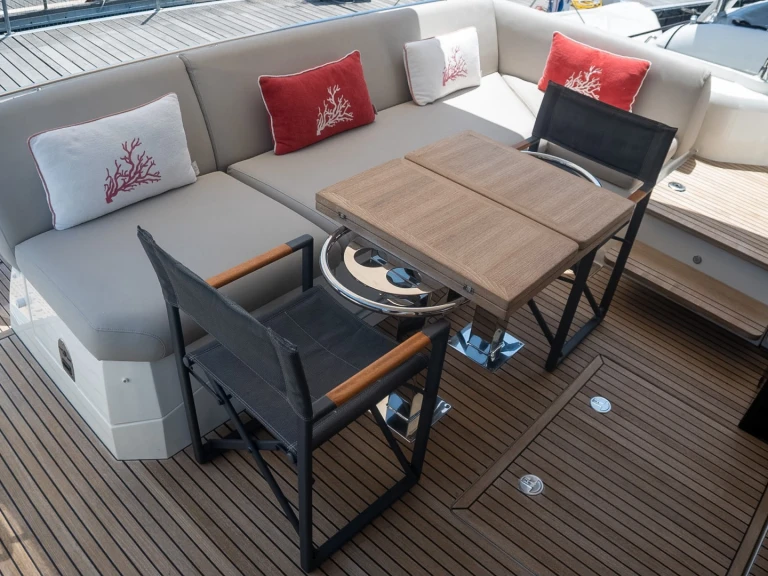 Hire a Prestige Prestige 520 S Pozzuoli