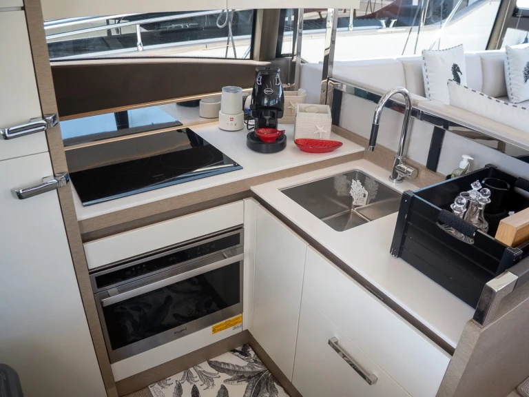 Yacht hire Pozzuoli cheap Prestige 520 S