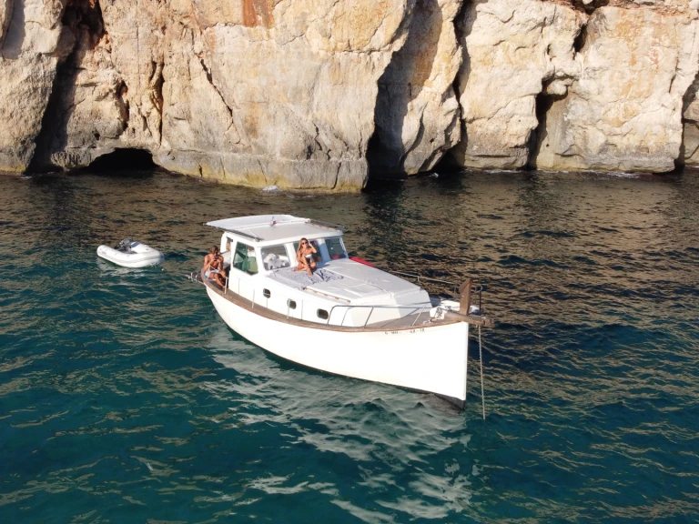 Hire Motorboat with or without skipper Menorquin Cala Galdana