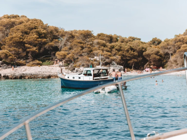 Hire Motorboat Menorquin with a boat licence