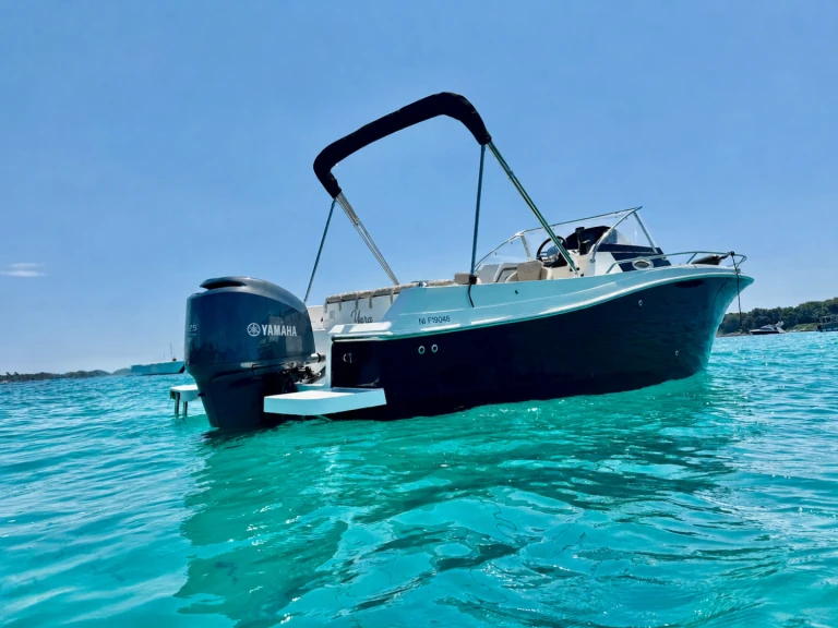 Motorboat hire in Mandelieu-la-Napoule - Pacific Craft Pacific Craft 730 SC