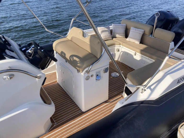 Hire RIB Nuova Jolly with a boat licence