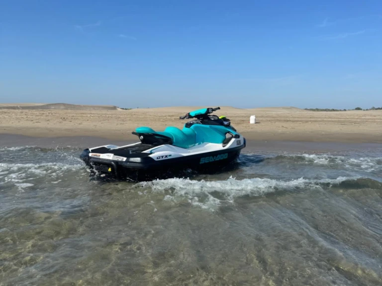 Jet ski to hire Le Grau-du-Roi at the best price