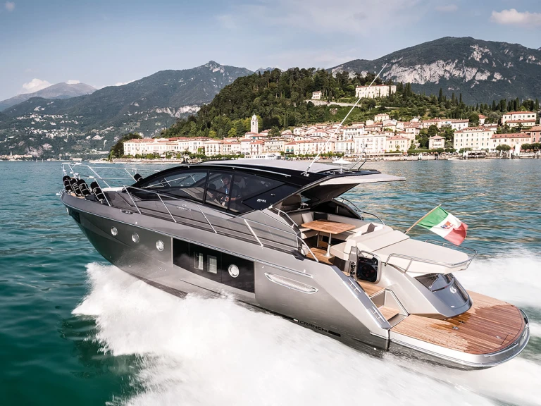 Motorboat to hire Nice Ferry Port at the best price