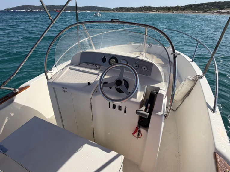 Yacht charter Les Issambres - Jeanneau Cap Camarat 545 on SamBoat