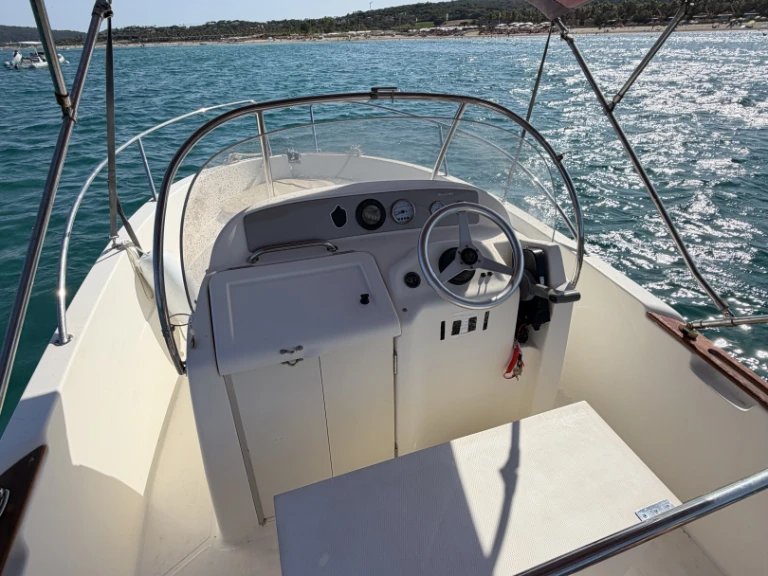 Charter a Jeanneau Cap Camarat 545 in Les Issambres on Samboat
