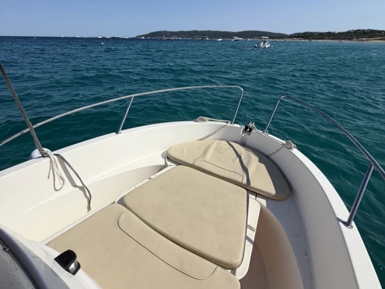 Hire Motorboat with or without skipper Jeanneau Les Issambres