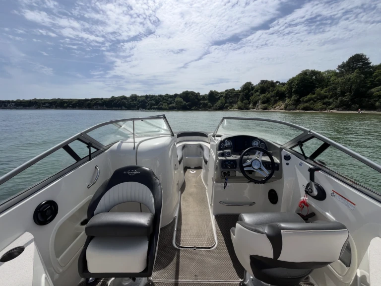 Yacht charter Poole - Stingray 250LR on SamBoat