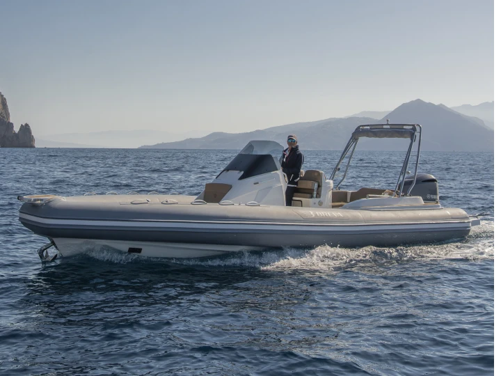 Hire Motorboat BREVA with a boat licence