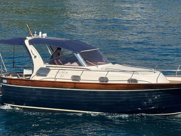 Yacht charter Sorrento - Mimi Libeccio 31 on SamBoat