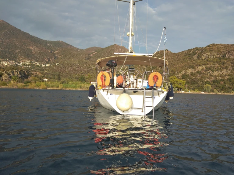 Charter a Dromor Apollo 12 in Athens on Samboat