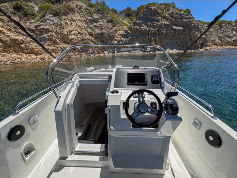 Hire Motorboat Bénéteau with a boat licence