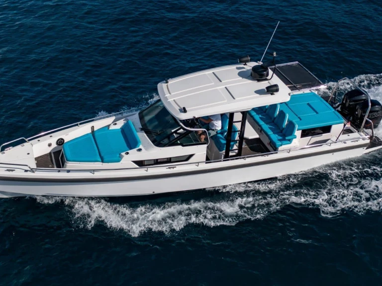 Hire Motorboat Axopar with a boat licence