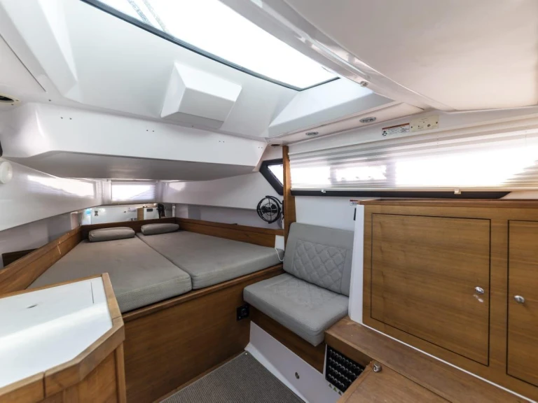 Axopar Axopar 37 Sun-Top charter bareboat or skippered in  Bol