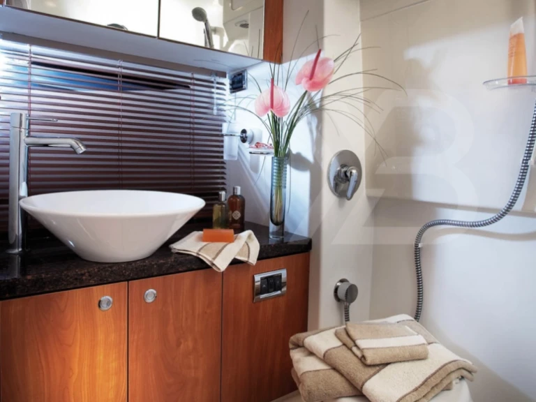 Yacht hire Cannes cheap Superhawk 43