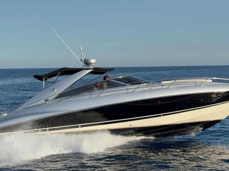 Hire Motorboat Sunseeker with a boat licence