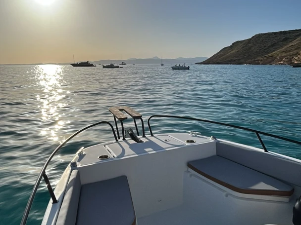 Hire Motorboat Bénéteau with a boat licence