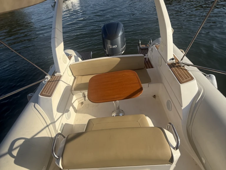 Hire RIB Capelli with a boat licence