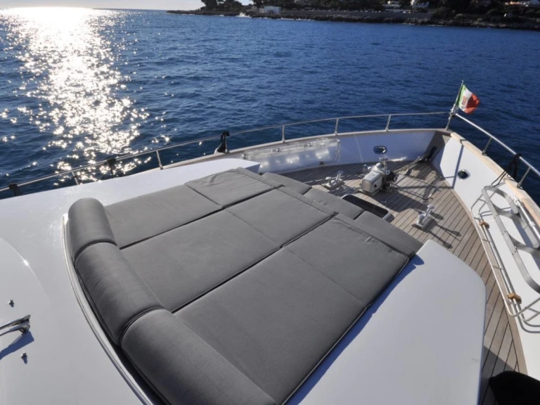 Hire a Cantieri Di Pisa Akir 22 S Monaco-Ville