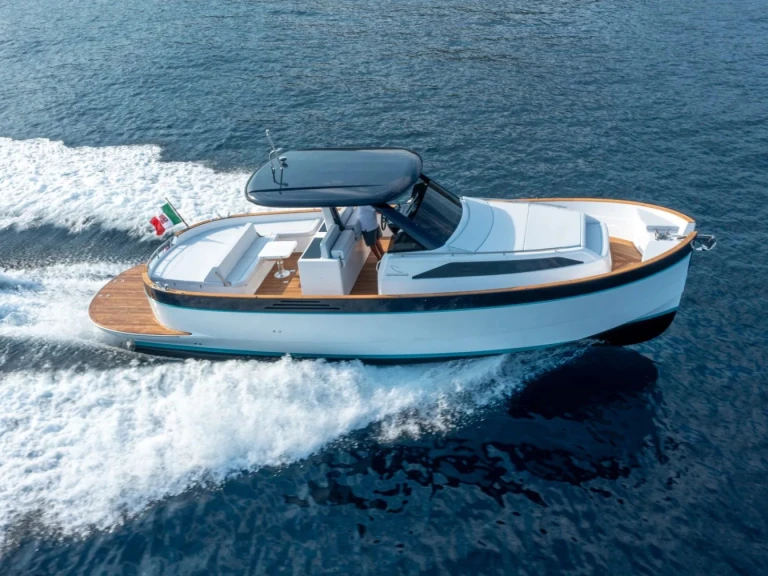 Hire Luxury Yacht with or without skipper Gozzo Antibes