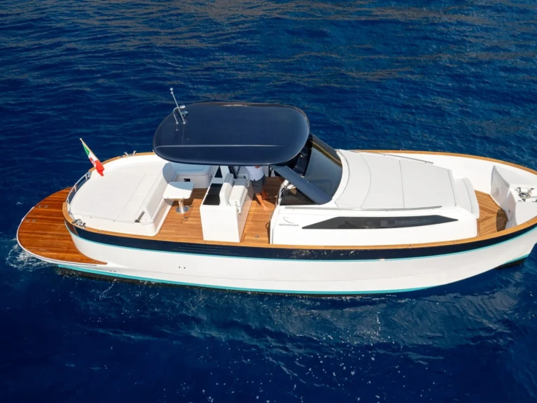 Luxury Yacht to hire Antibes at the best price