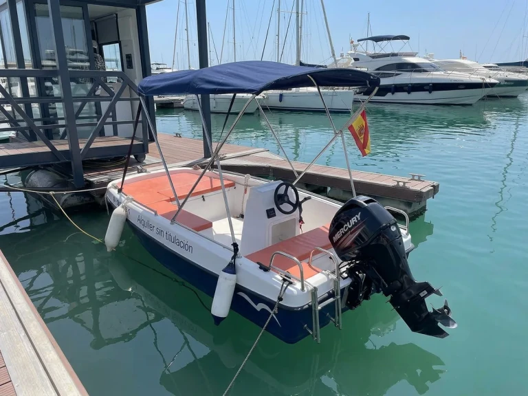 Hire a Bond Yachts 13 Club Nàutic Cambrils