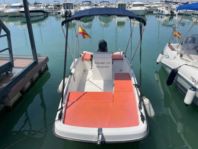 Motorboat to hire Club Nàutic Cambrils at the best price