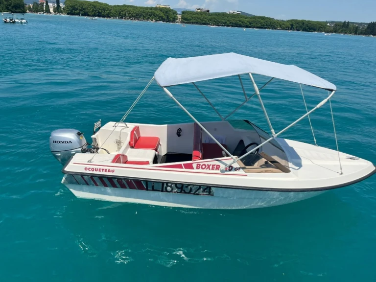 Hire a BATEAU SANS PERMIS Annecy