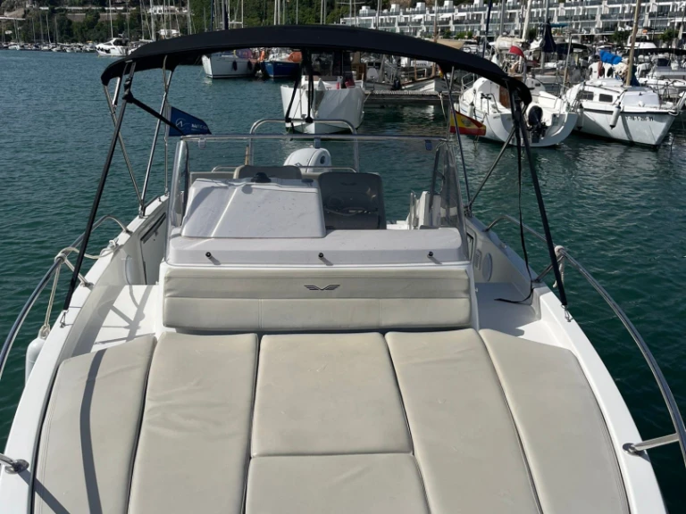 Hire a Bénéteau Flyer 7 SUNdeck Marina deportiva de Menorca