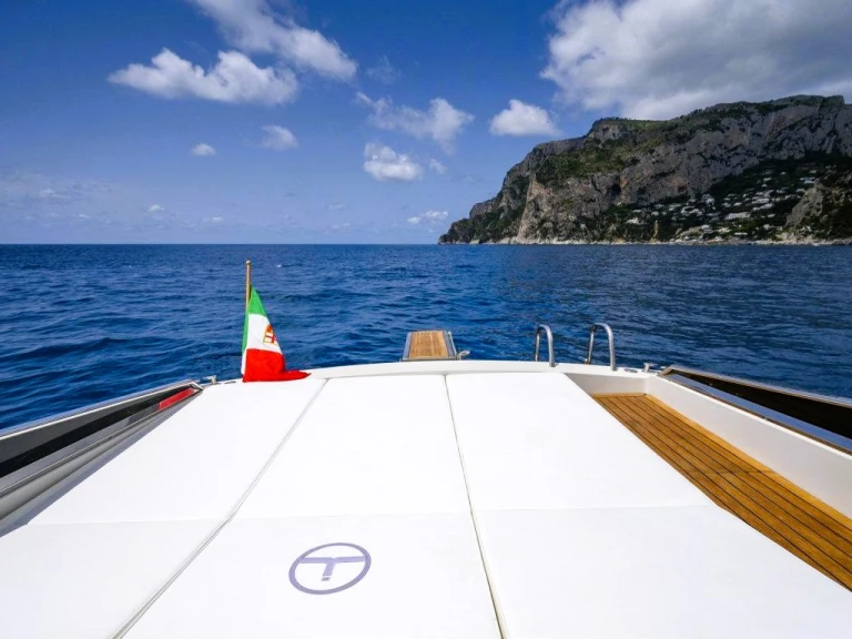 Motorboat to hire Capri at the best price
