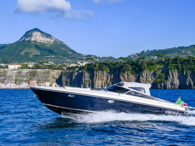 Hire a Itama Itama 40 Capri