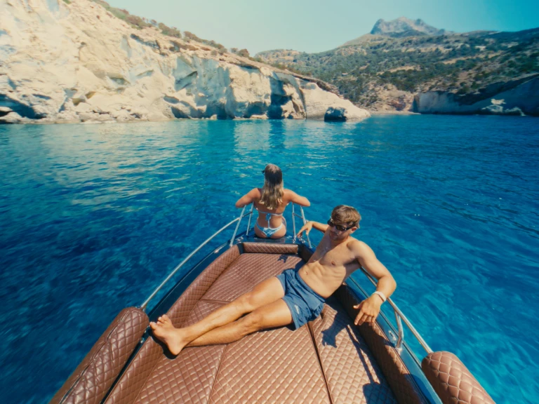 Hire Motorboat Isatek Cobra with a boat licence