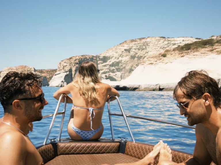 Yacht charter Mílos - Isatek Cobra 495 on SamBoat