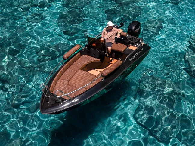 Motorboat hire in Mílos - Isatek Cobra 495