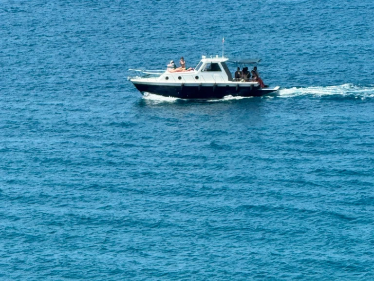Yacht hire Cefalù cheap Crestline