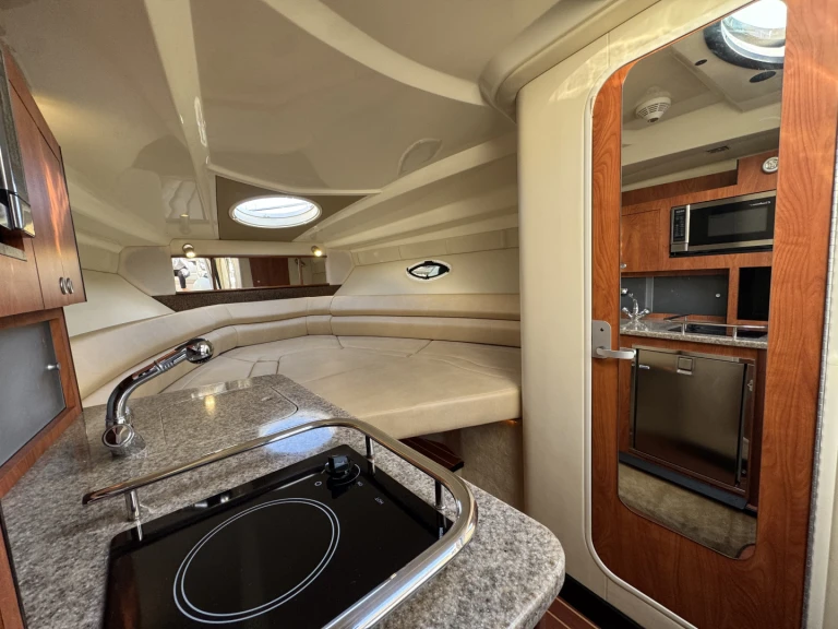 Yacht hire Nice cheap 295 sportcruiser