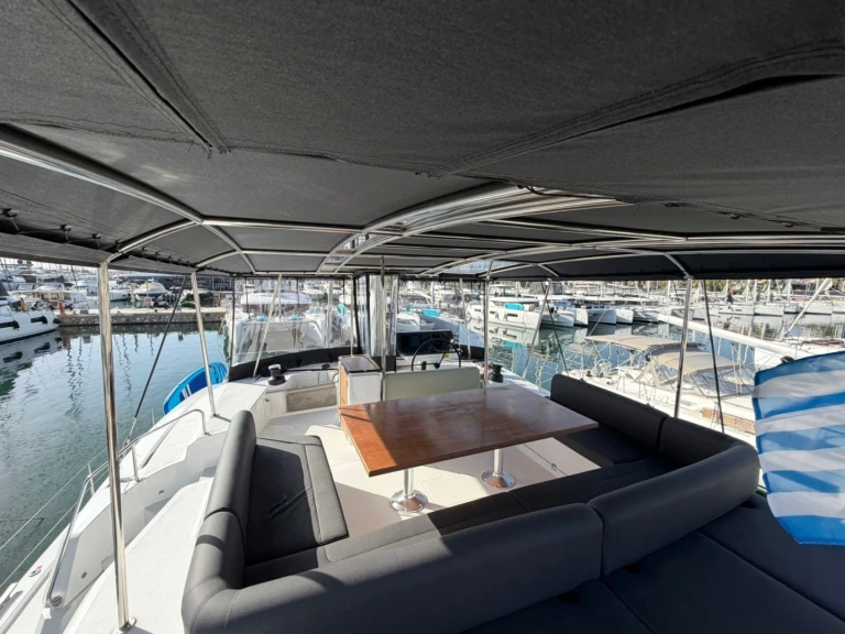 Hire a Bali Bali 5.2 Alimos