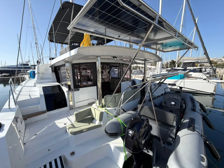 Catamaran to hire Alimos at the best price