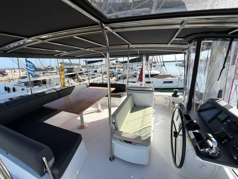 Bali Bali 5.2 charter bareboat or skippered in  Alimos