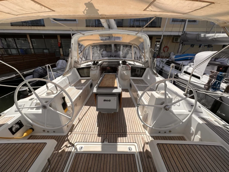 Yacht hire Empuriabrava cheap Oceanis 41.1