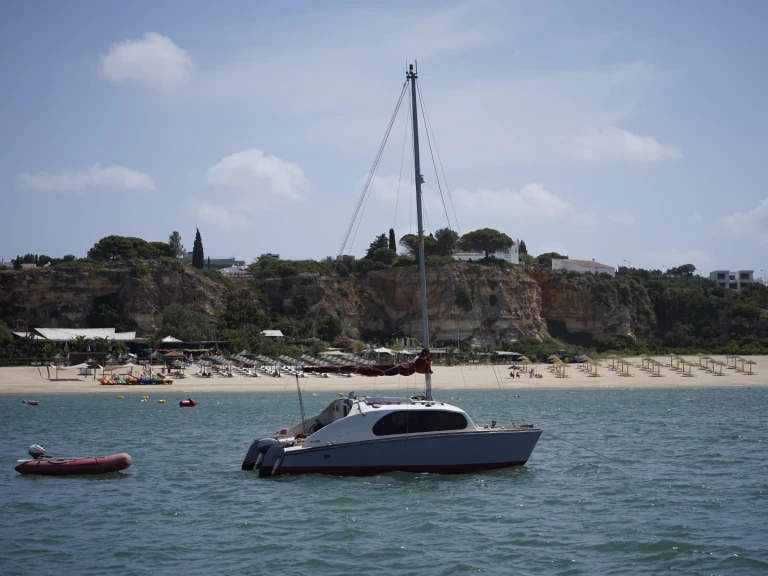 Hire Catamaran Bill O'Brien with a boat licence