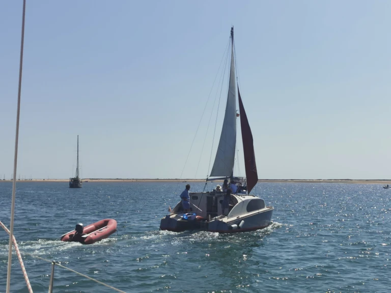 Hire Catamaran Bill O'Brien with a boat licence