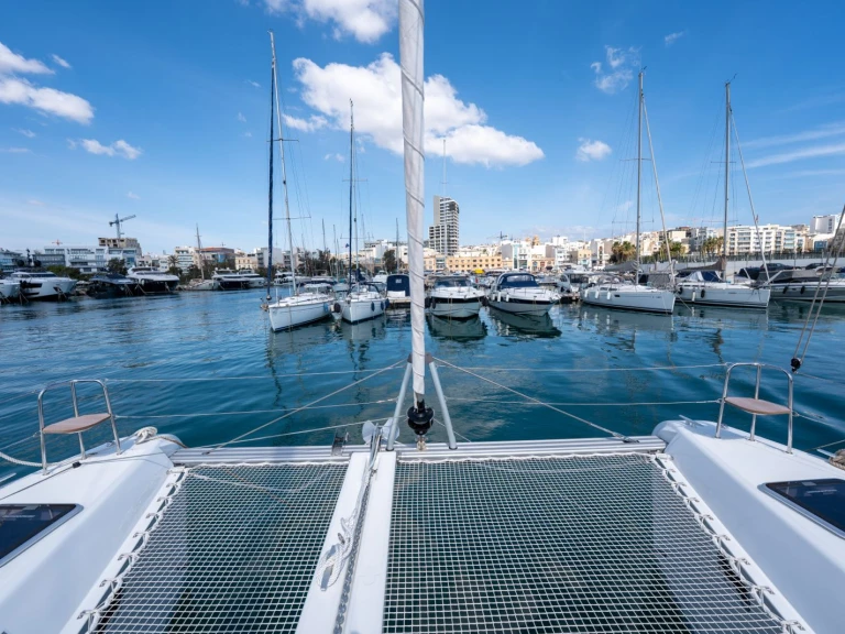 Yacht charter Il-Gżira - Lagoon Lagoon 42 on SamBoat