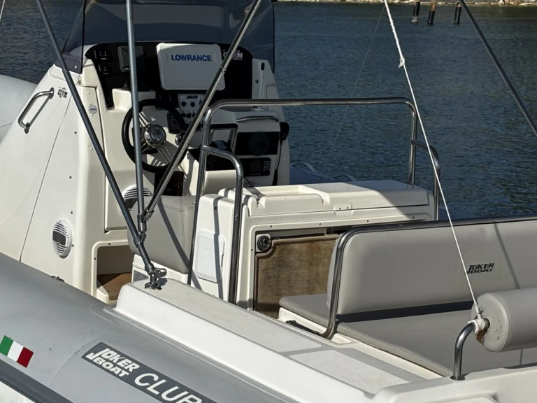 Hire a Joker Boat Clubman 30 Brucoli