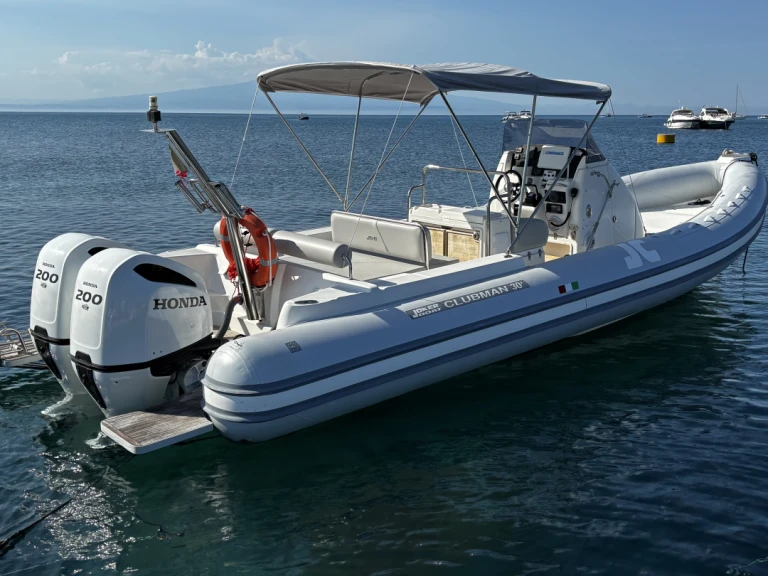 Yacht hire Brucoli cheap Clubman 30