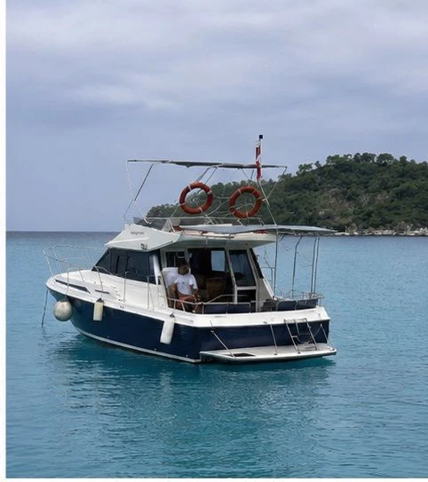 Hire Motorboat Eurocraft with a boat licence