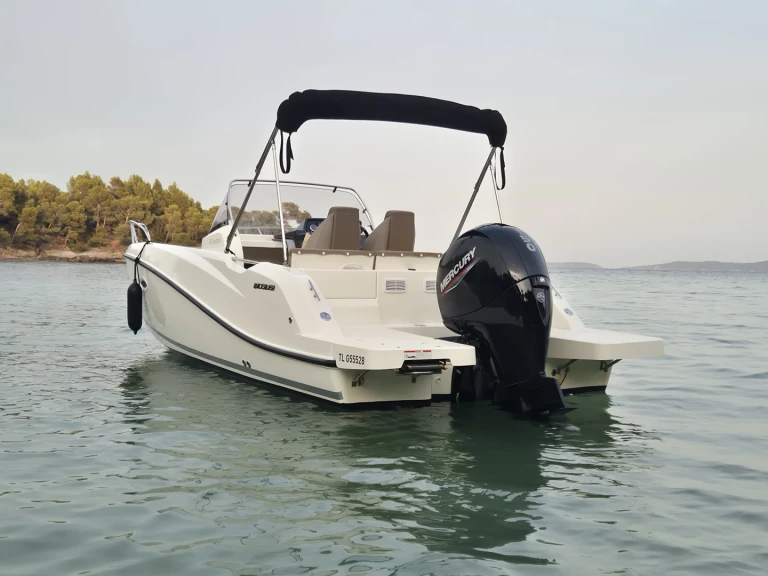 Charter a Quicksilver Activ 675 Sundeck Sport in La Londe-les-Maures on Samboat