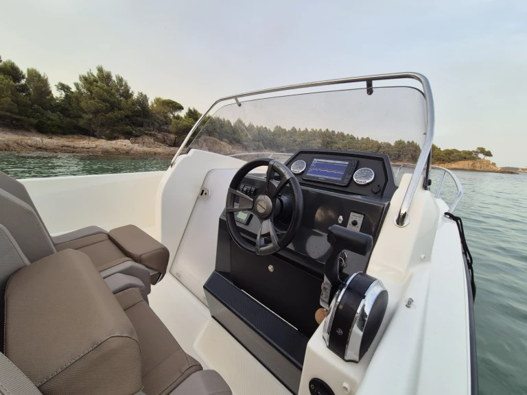 Motorboat to hire La Londe-les-Maures at the best price