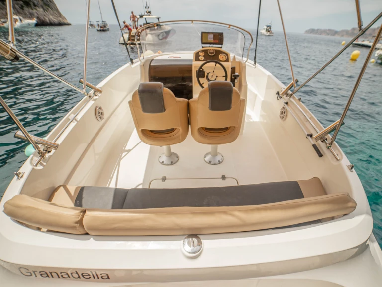 Yacht hire Oliva cheap 620