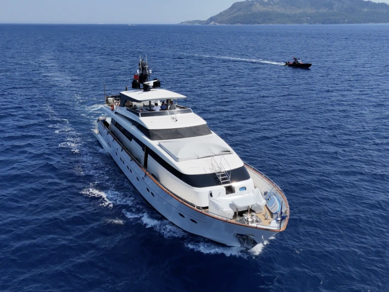 Yacht hire Türkbükü cheap San Lorenzo 100